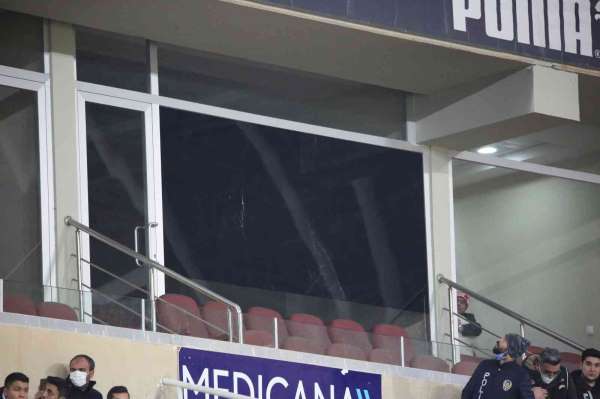 Fatih Terim, Sivasspor maçını siyah filmli locadan izledi