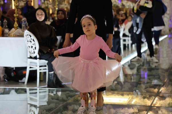 Başını dahi kontrol edemiyordu, bale gösterisi yapmaya başladı