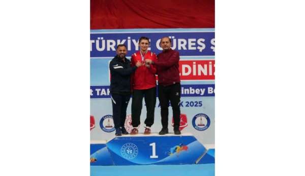 Güreşte Elmira Yasin Türkiye Şampiyonu oldu