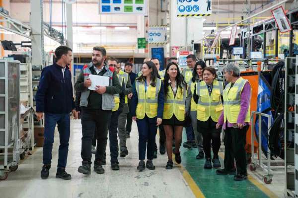 Karsan'dan meslek liselerindeki kız öğrencileri iş hayatına hazırlayacak hamle