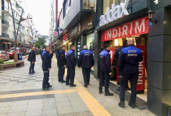 Sinop'ta zabıta ekiplerinden kaldırım işgali denetimi