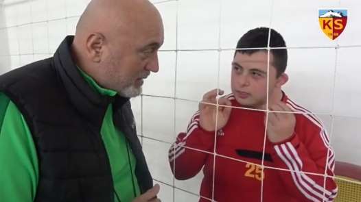 İstikbal Mobilya Kayserispor'un fanatik taraftarı Mehmet, Hikmet Karaman'a takti