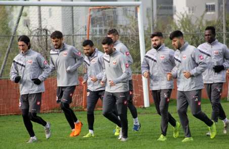 Adanaspor çift idmanla çalışıyor 