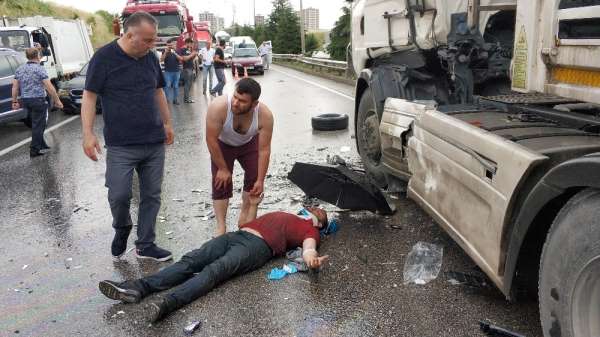 Samsun'da kamyonet ile tır çarpıştı: 3 yaralı 
