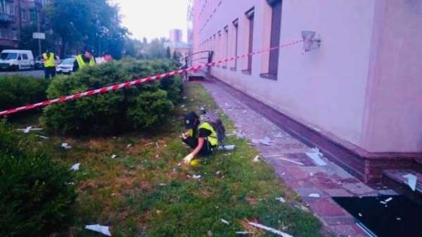 Ukrayna'da bir TV kanalına el bombalı saldırı düzenlendi 