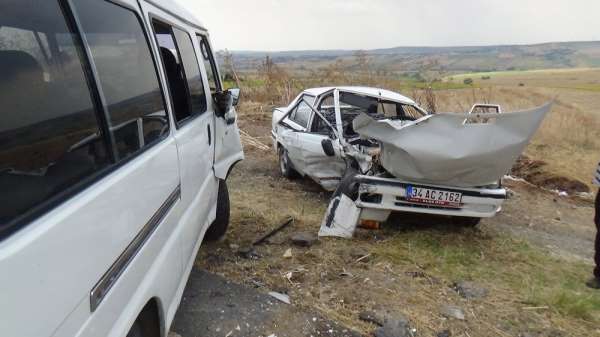 (Özel) Silivri köy yolunda kaza: 2 yaralı 