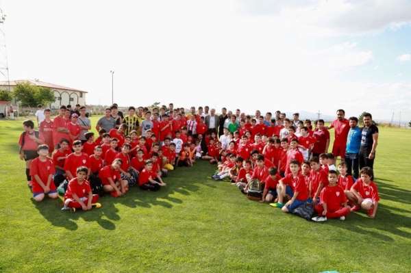 Başkan Arı, altyapı seçmenlerinde geleceğin yıldız adaylarıyla buluştu 