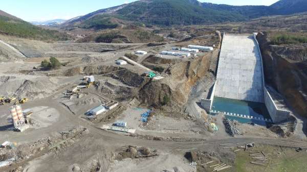 (Özel) 3 şehre hizmet verecek olan barajda çalışmalar devam ediyor 
