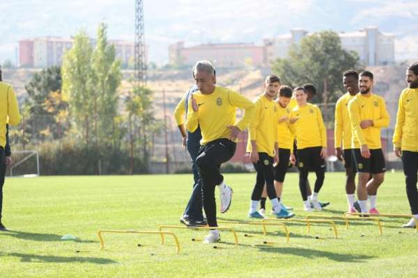 Yeni Malatyaspor'da Cueva dönüyor