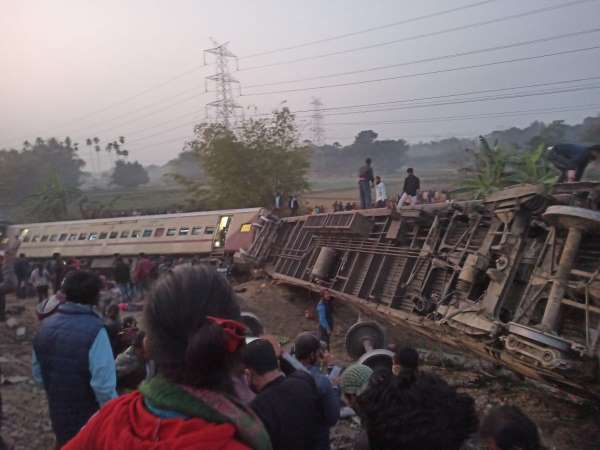 Hindistan'daki tren kazasında can kaybı 9'a yükseldi - Yeni delhi haber