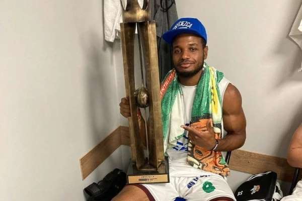 Manisa BBSK'ye forvet takviyesi