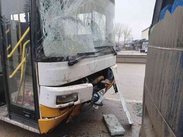 Ankara'da 4 araçlı zincirleme kazada yaralı sayısı 33'e yükseldi