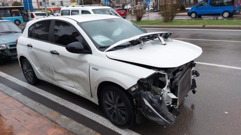 Samsun'da 3 araçlı zincirleme trafik kazası