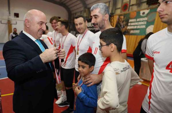 Darıca'da kurumlar arası voleybol turnuvasında ödüller sahiplerini buldu