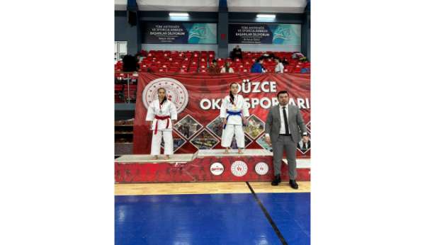 Gençler karatede tatamiye çıktı