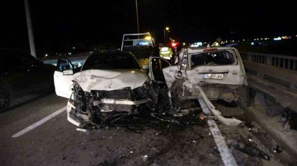 Manavgat'ta köprülü kavşakta zincirleme kaza: 2 yaralı