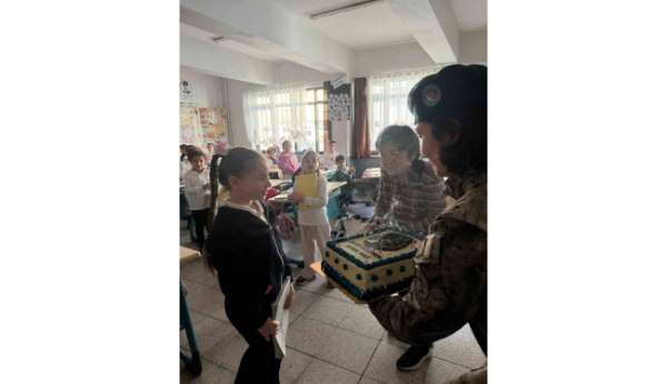 Özel Harekat polislerinden şehit kızına doğum günü sürprizi