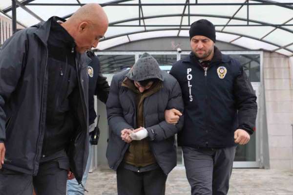 Üvey babasını bıçakla ağır yaralayan şahıs tutuklandı