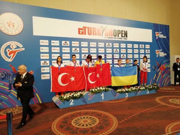 Altıeylül'lü Taekwondocular başarıya doymuyor