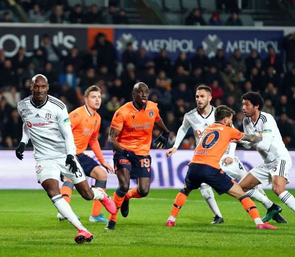 Demba Ba eski takımını boş geçmedi 