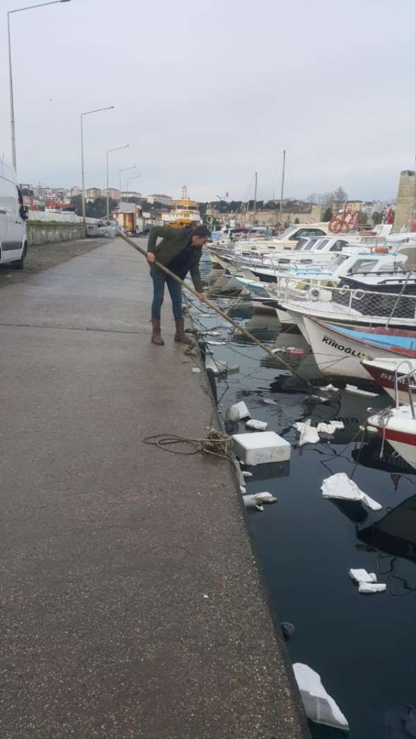Kirlenen deniz yüzeyi temizlendi