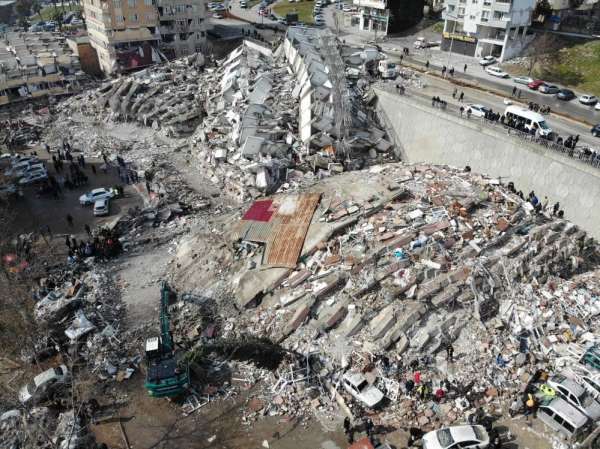 İzmir'in üniversitelerinde deprem acısı: 39 vefat