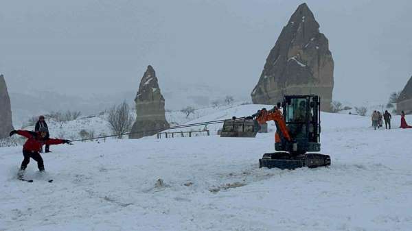 Kapadokya'da spor tutkunları 360 derece dönerek kaymanın keyfini yaşadı