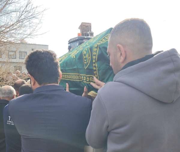 Otobüs kazasında hayatını kaybeden 3 kişi Mardin'de toprağa verildi