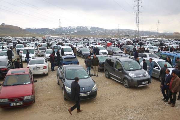 İkinci el otomobile bakan çok alan yok 