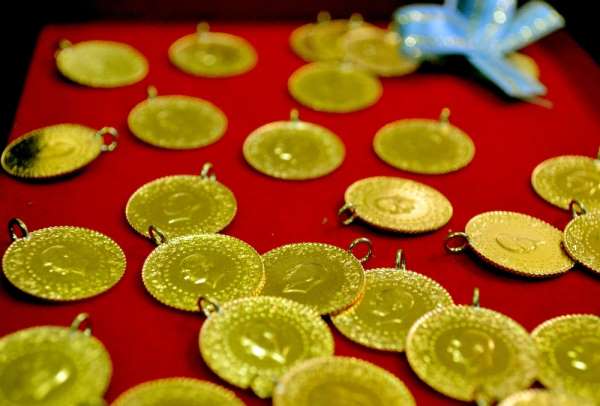 Altın uçuyor, çeyrek altın 613 lira oldu