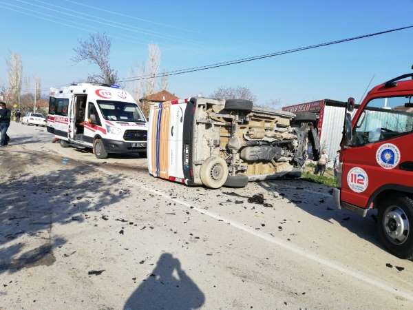 Antalya'da trafik kazası:2 yaralı