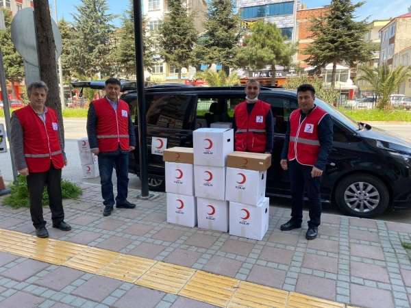 Sokağa çıkamayanlara Kızılay'dan yardım