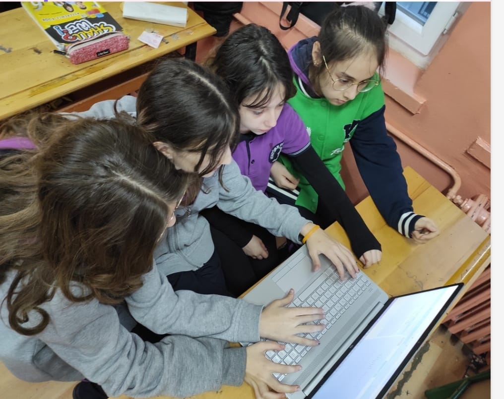 Samsun İlkadım Atatürk Ortaokulu Etwinning Projelerine İmzasını Attı