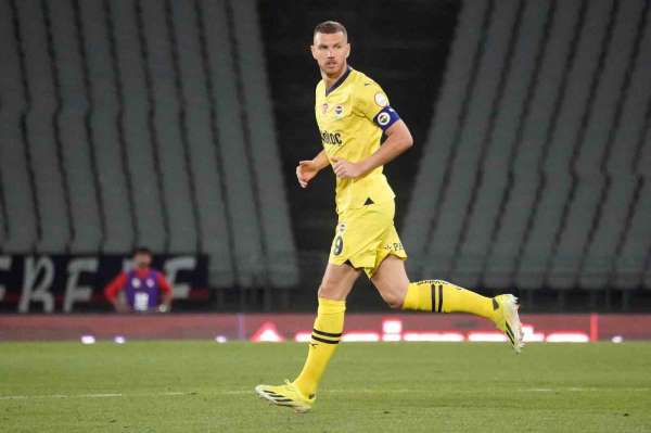 Edin Dzeko, Fenerbahçe'de 20 golü geçen 5. yabancı futbolcu oldu