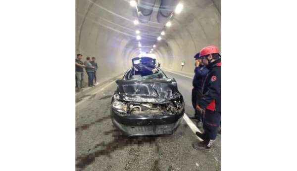 Göksun tünellerinde trafik kazası: 1'i ağır 4 yaralı