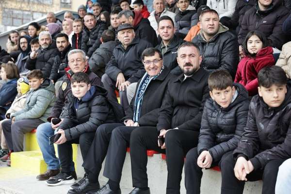 Başkan Kahveci'den genç futbolculara destek