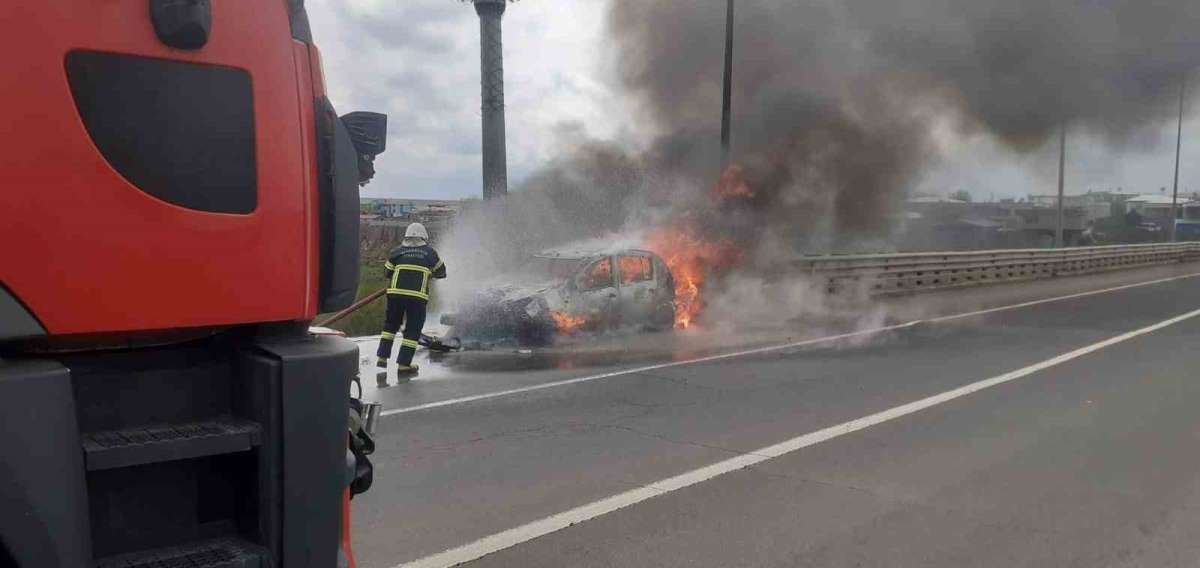 Diyarbakır'da trafik kazası: Araçlardan biri alev aldı