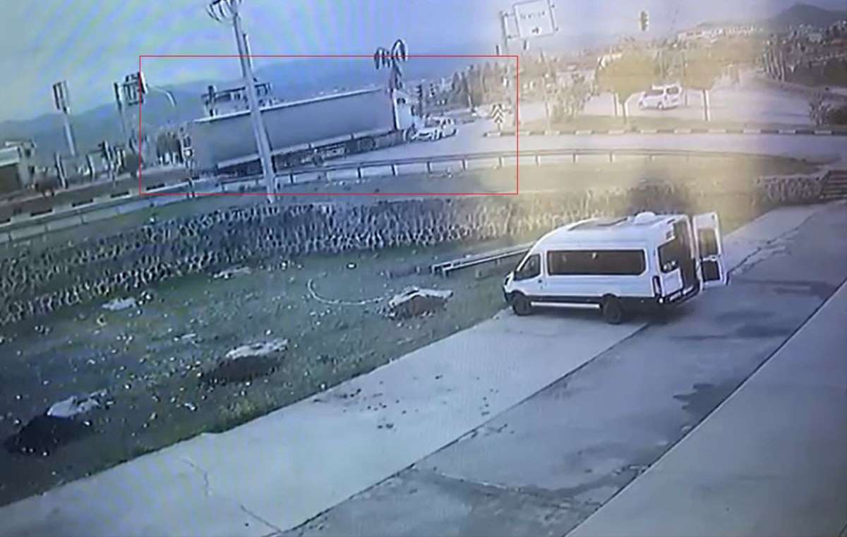 Gaziantep'te tır ile çarpışan otomobildeki anne-oğul hayatını kaybetti: Feci kaza kamerada