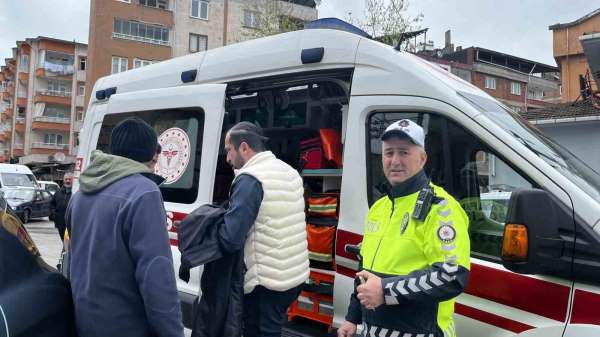 Ordu'da hafif ticari araca çarpan motosikletin sürücüsü yaralandı