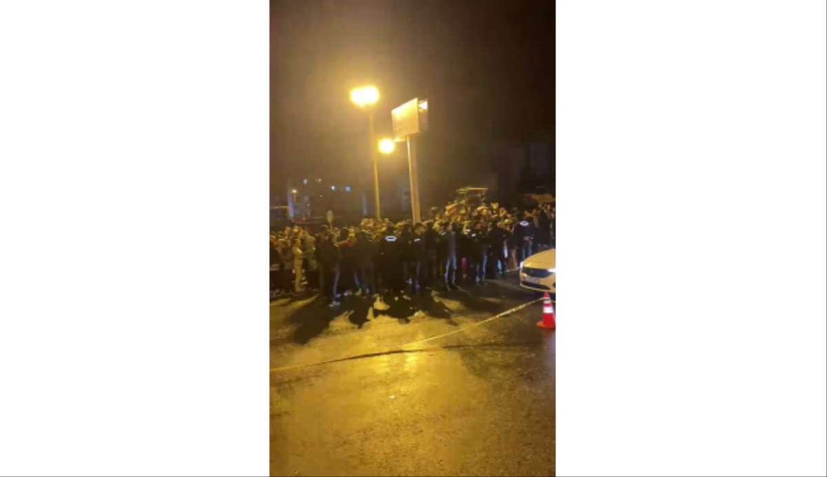Yolun karşısına geçmeye çalışan üniversiteli kıza otomobil çarptı
