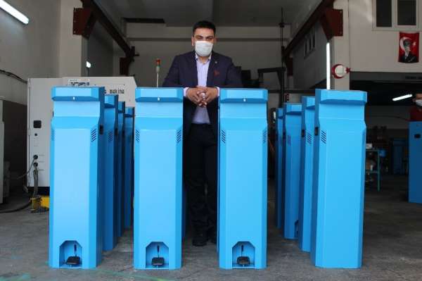 Dünya ülkeleri Kocaeli'de üretilen temassız dezenfektan makinesi için sıraya gir
