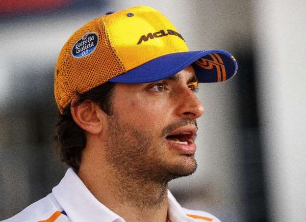 Ferrari, Vettel'in yerine Carlos Sainz'i getirdi 