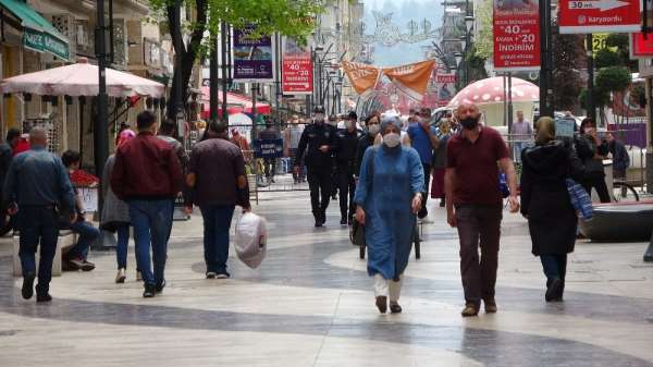 Ordu sokaklarında insan yoğunluğu