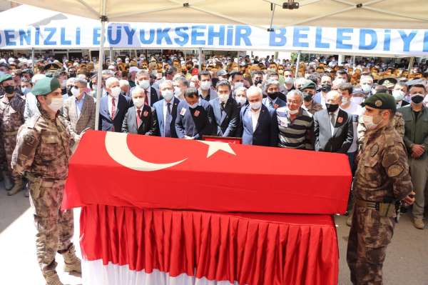 Ağrı'da şehit düşen özel harekatçı Denizli'de toprağa verildi