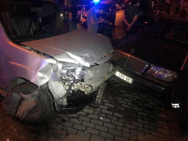 Güngören'de 4 aracın karıştığı kazada 2 kişi yaralandı