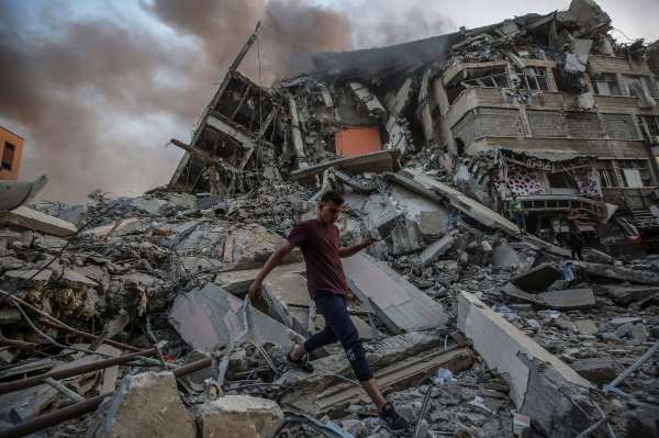 İsrail saldırılarının hedefi Gazze'de yıkım görüntülendi