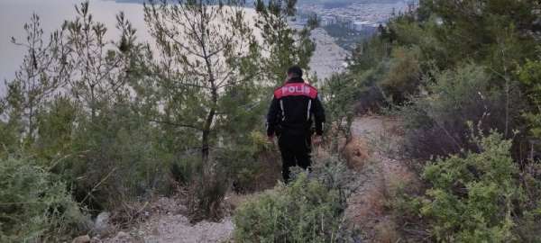 Annesini görüntülü arayarak intihar edeceğini söyleyen genç polisi alarma geçirdi