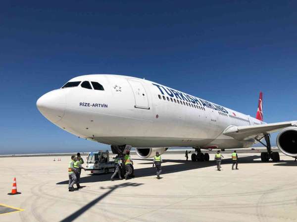 Rize-Artvin Havalimanı'na ilk yolcu uçağı indi - Rize haber