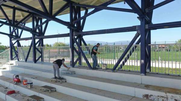 Yedek stadın tribünleri boyanıyor - Düzce haber