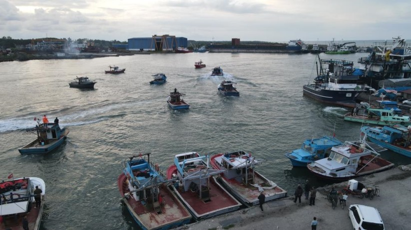 Samsun'da Karadenizli balıkçılar tekneleriyle eylem yaptı